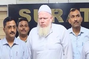 Hindutva-leaders-threatened-maulvi-arrested-from-Surat