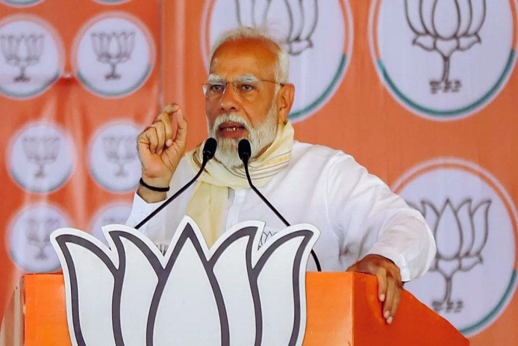 पीएम मोदी का बंगाल दौरा: कहा, टीएमसी बौखला हुई, उसका सूपड़ा साफ हो रहा है!