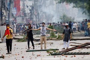 Bangladesh reservation violence: 105 killed, 2500 students injured in clash with police!