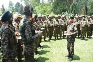 For-the-first-time-after-becoming-the-Army-Chief-Dwivedi-reviewed-the-security-on-LOC