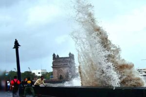 Heavy-rain-in-mumbai-disturb-life-saturday-night-high-tide-imd-alert-