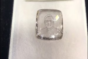 Amazing artwork! Prime Minister Narendra Modi's statue engraved on eight carat diamond