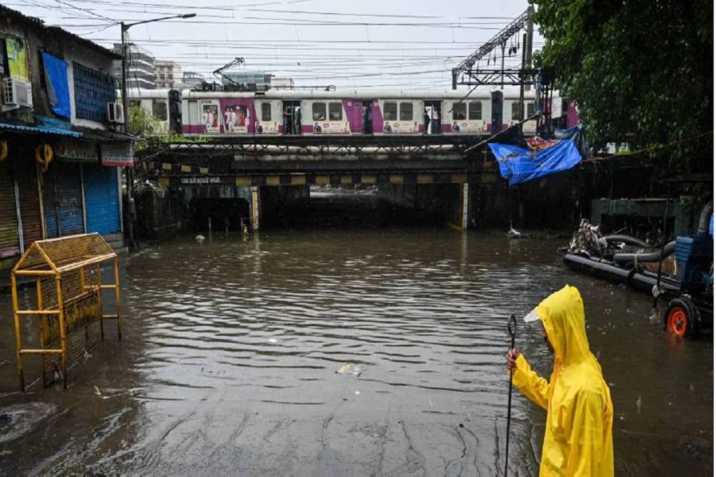 Mumbai Rains: मूसलाधार बारिश,थम सी गयी मुंबई!