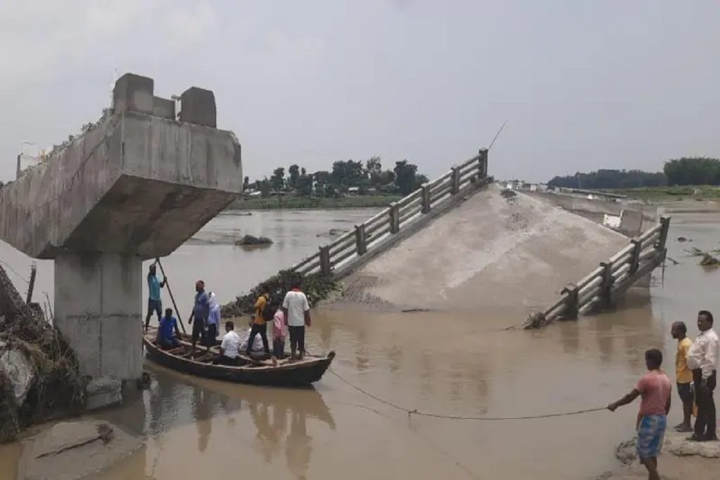 बिहार में 15 दिनों में सात पुल गिरे; हादसों की गहन जांच की मांग​!
