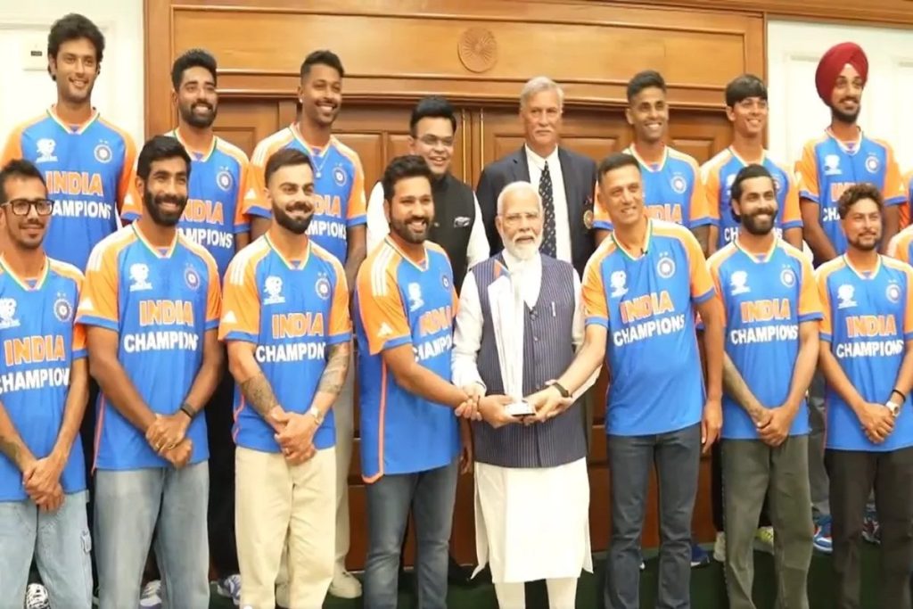 Team India:​​ रोहित शर्मा, जय शाह और पूरी भारतीय टीम की PM​ से मुलाकात, मुंबई के लिए रवाना!