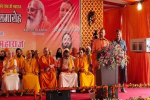 Ayodhya-CM-Yogi-Adityanath-unveiled-the-statue-of-Ram-Chandradas-Paramhans