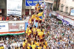 Dahihandi-in-Thane-special-honor-dahihandi-for-ladki-bahin