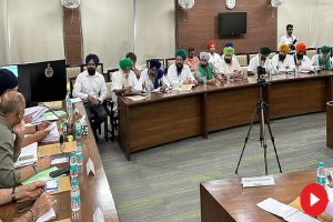 Punjab-Haryana-Officials-held-meeting-with-farmer-groups-on-opening-of-shambhu-border