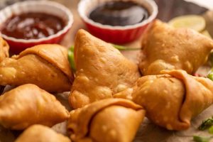 After halwa, Congress is after samosas!