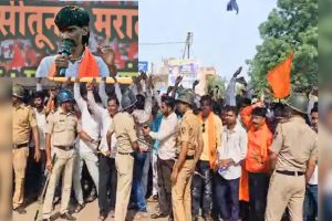 Maharashtra-Maratha-OBC-protesters-come-face-to-face-atmosphere-of-tension-in-Vadigodari