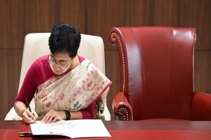 Which ghost will read our letters?: Manoj Tiwari's question to Chief Minister Atishi after seeing the empty chair!