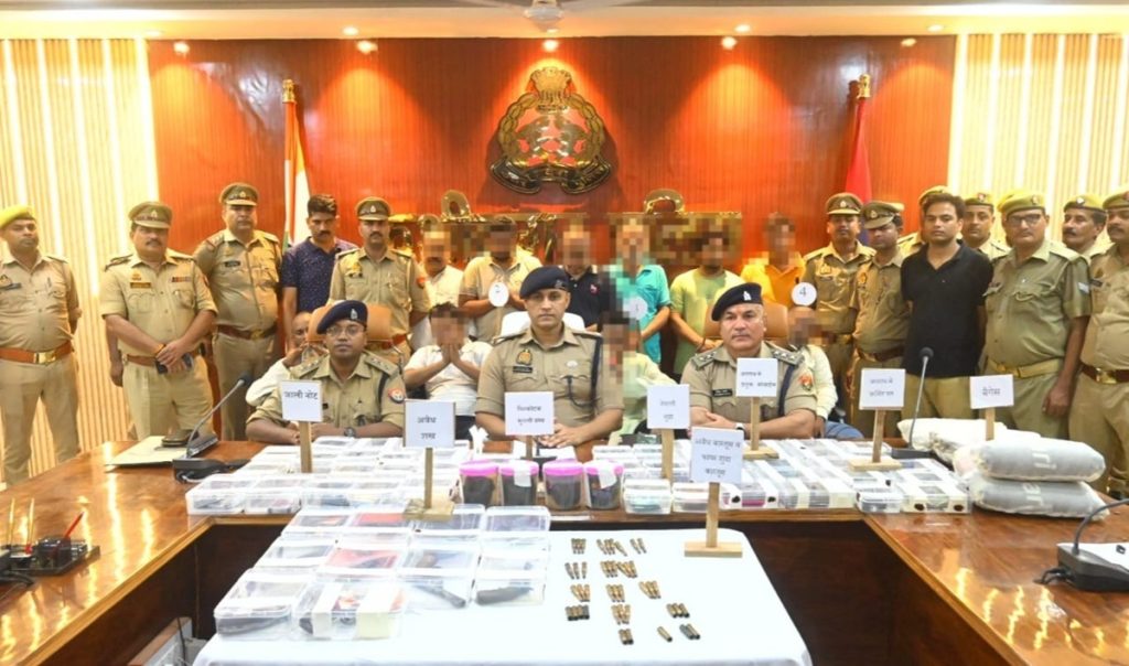 10 including SP leader arrested, were running the business of fake notes; Guns, twine bombs and SIM cards recovered!