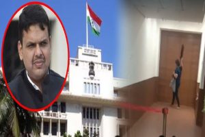 unknown-woman-outside-devendra-fadnavis-office-in-mantralaya-chaos