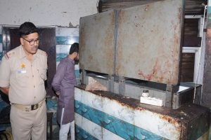 Meat-shop-opened-during-Navratri-Police-shocked-when-fridge-was-opened-during-raid