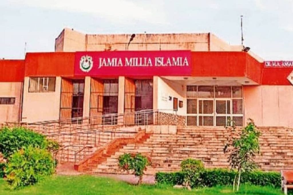 Jamia University:​​ दीपोत्सव को लेकर दो गुटों में​ दंगा; पुलिस बल तैनात​!