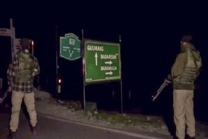 jammu-kashmir-terrorist-attack-terrorist-attack-on-army-vehicle-in-kashmir-2-jawans-martyred-2-coolies-killed-in-gulmarg