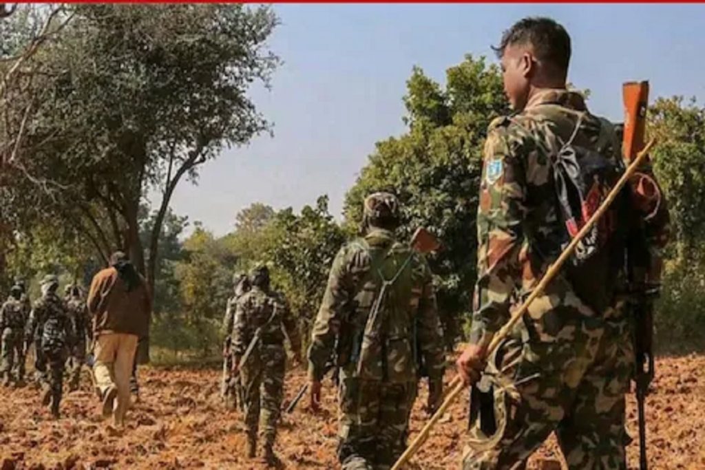 Naxalites Killed In Encounter: छत्तीसगढ़ में सुरक्षाबलों और नक्सलियों के बीच मुठभेड़, 10 नक्सली ढेर