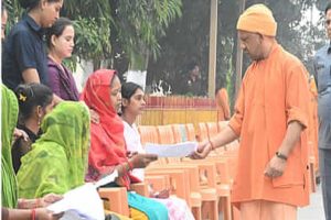 CM-Yogi-heard-complaints-of-150-people-in-Gorakhnath-temple-gave-instructions-to-officials