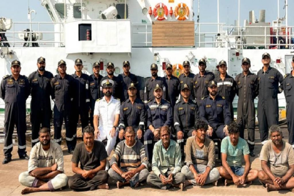 Indian Coast Guard: पाक कब्जे से भारतीय तटरक्षक बल ने 7 मछुआरों को छुड़ाया!