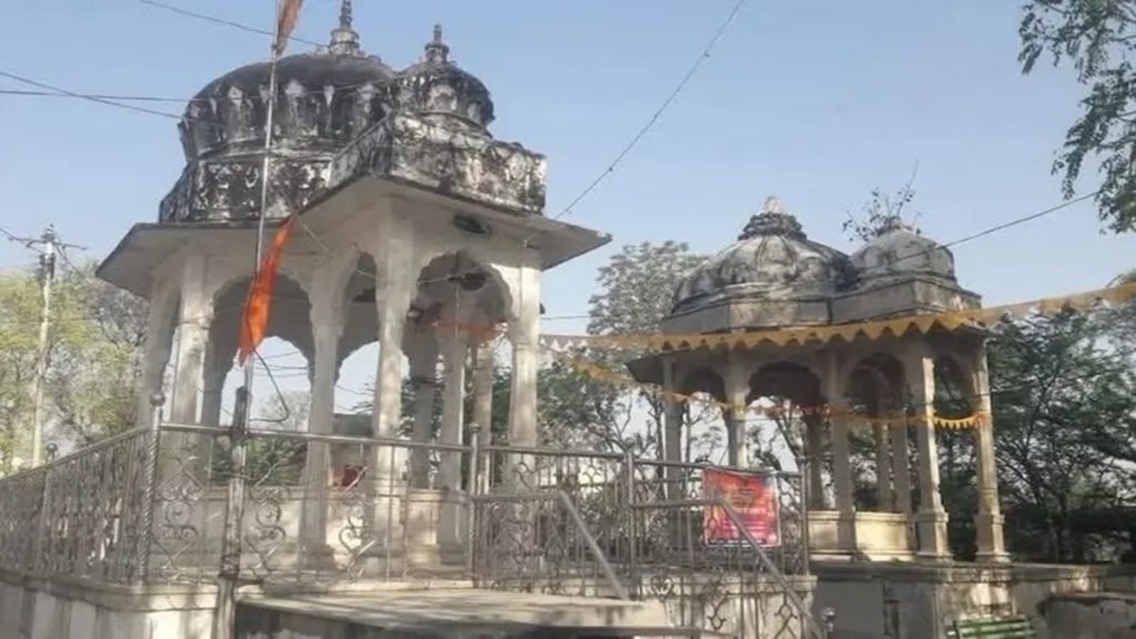 उत्तर प्रदेश: संभल के बाद अब अमेठी में मिला 120 साल पुराना शिव मंदिर!