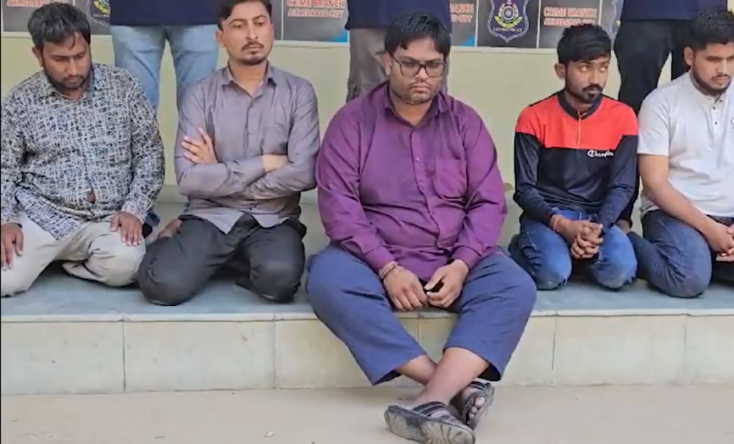 Gujarat: 6 arrested for fraudulently issuing PMJAY cards for money, investigation underway!