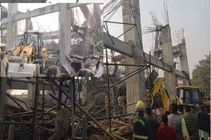 Kannauj-accident-The-lintel-of-railway-station-collapsed-35-workers-were-buried-under-it-many-are-feared