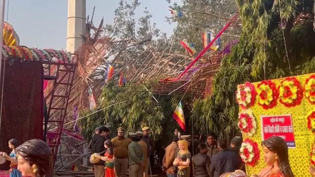 उत्तप्रदेश में कार्यक्रम के बीच मंच के ढहने से हादसा, 7 की मौत 80 लोग फंसे !
