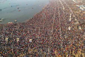 Mahakumbh-Number-of-devotees-taking-a-dip-at-Sangam-crosses-60-crores-Government-statistics-collapsed