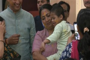 Delhi-CM-celebrated-Holi-with-children-in-a-shelter-home-also-reviewed-the-arrangements