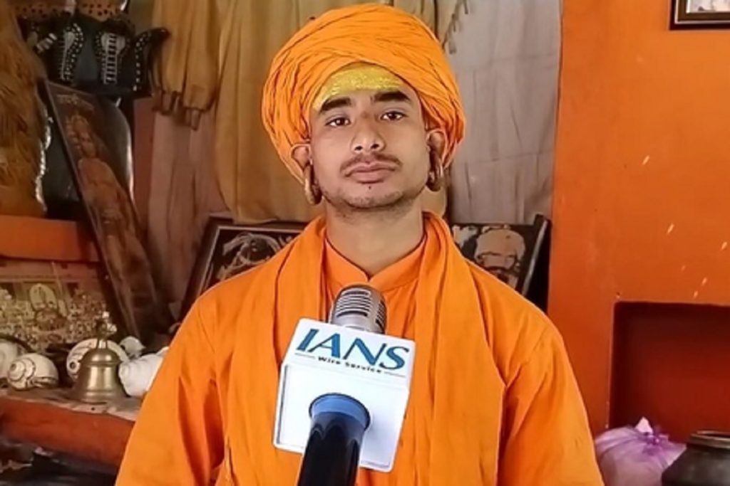 UP: भारत सनातनियों की भूमि, महंत बाल योगी दीनानाथ ने कहा,यहां कब्र का क्या काम?