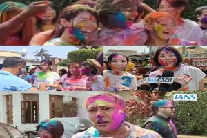 Japanese-tourists-celebrated-Holi-in-Puri-played-with-colours-and-gulal-with-great-enthusiasm