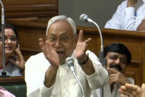 Nitish-pacified-the-opposition-by-clapping-in-the-House-there-was-uproar-in-the-House-on-the-issue-related-to-the-education-department