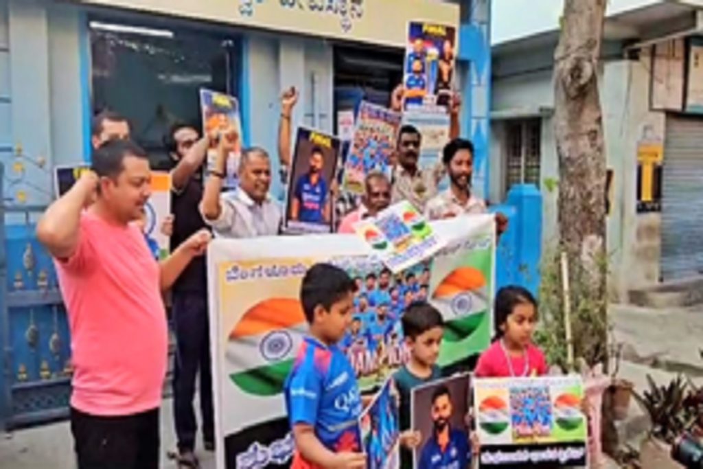 चैंपियंस ट्रॉफी फाइनल: टीम इंडिया के प्रशंसकों ने फाइनल से पहले ईश्वर से आशीर्वाद मांगा!