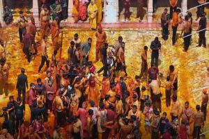 There-was-a-lot-of-excitement-in-Mathura-Holi-was-played-with-whips-in-Baldev