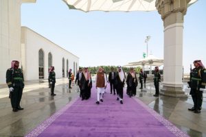 21-gun-salute-and-Bollywood-patriotic-song-PM-Modi-gets-a-grand-welcome-in-Jeddah