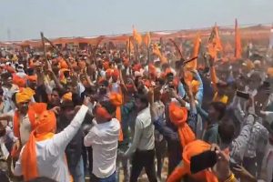 Agra-Karni-Sena-Rakt-Swabhiman-Rally-Barriers-installed-on-road-in-Garhi-Rami-Police-on-Alert