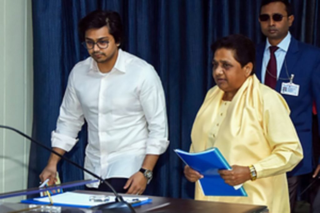 UP: मायावती से माफ़ी, ससुराल पर सफाई – क्या लौटेंगे आकाश आनंद?