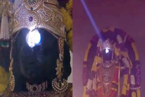 Ayodhya-On-the-Abhijit-Muhurat-of-Ram-Navami-Surya-Tilak-is-adorned-on-the-forehead-of-Shri-Ram-Lalla