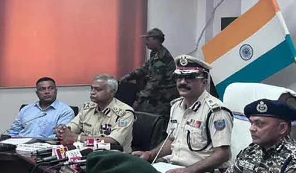 जवानों की शहादत का बदला लेकर डीजीपी ने कहा, सरेंडर करें या मारें जाएंगे !