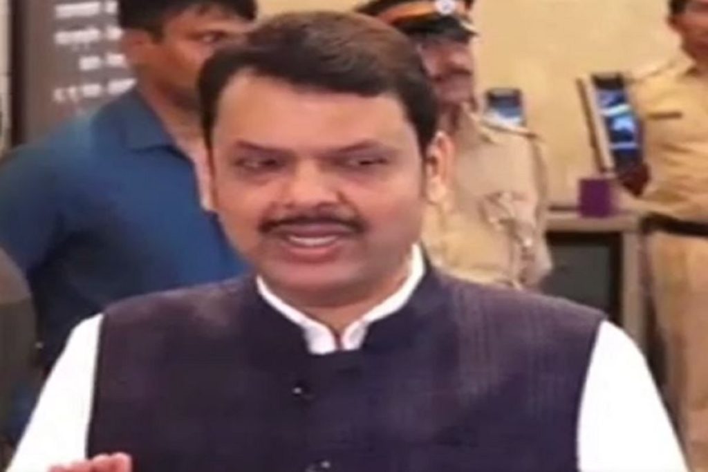 महाराष्ट्र: राहुल पर फडनवीस का हमला, बोले- सच्चा देशभक्त ऐसा नहीं करता!