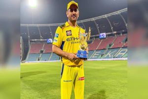 Dhoni-became-the-oldest-player-of-the-match-created-history-in-fielding