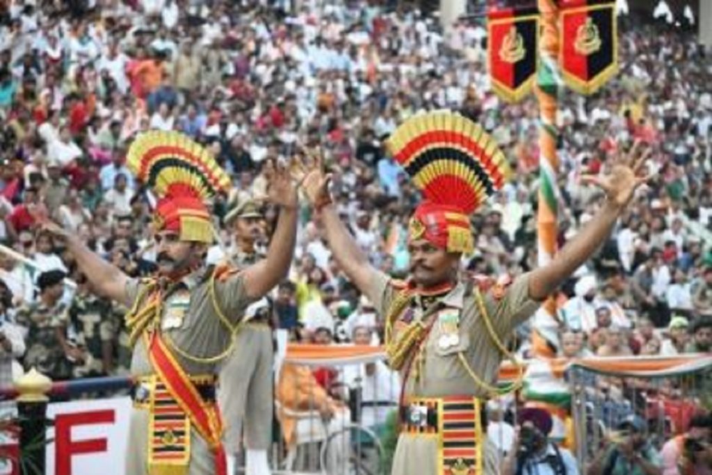 J&K: अटारी-वाघा पर रिट्रीट में बंद गेट, कमांडर नहीं मिलाएंगे हाथ!