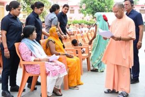 In-Janta-Darshan-CM-Yogi-said-Free-the-land-from-encroachment-teach-a-lesson-to-the-bullies