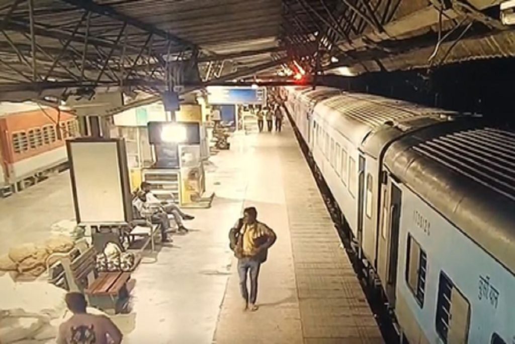 ‘जालंधर ग्रेनेड हमला’: घूमता आरोपी सीसीटीवी में कैद, पुलिस तलाश में जुटी!