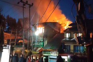 Jammu-and-Kashmir-Two-houses-burnt-to-ashes-in-a-massive-fire-in-Baramulla