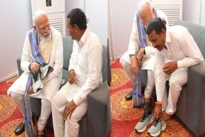 Kaithals-Rams-exile-is-over-when-PM-Modi-made-him-wear-his-shoes-he-said-Thank-you-with-emotional-eyes