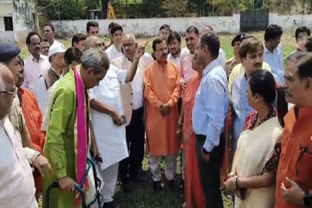 यूपी में पीएम रैली: जायजा लेने पहुंचे सांसद-विधायक-अधिकारी!