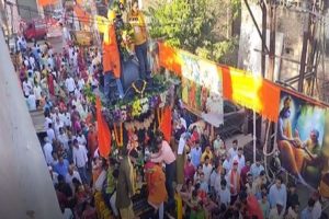 Maharashtra-Unique-tradition-of-Sangamner-here-women-pull-the-chariot-of-Shri-Ram-devotee-Hanuman