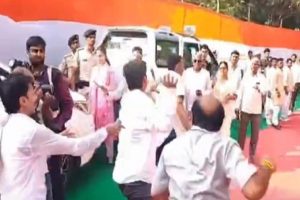 Patna-Congress-workers-create-ruckus-in-the-presence-of-Rahul-Gandhi-two-factions-clash