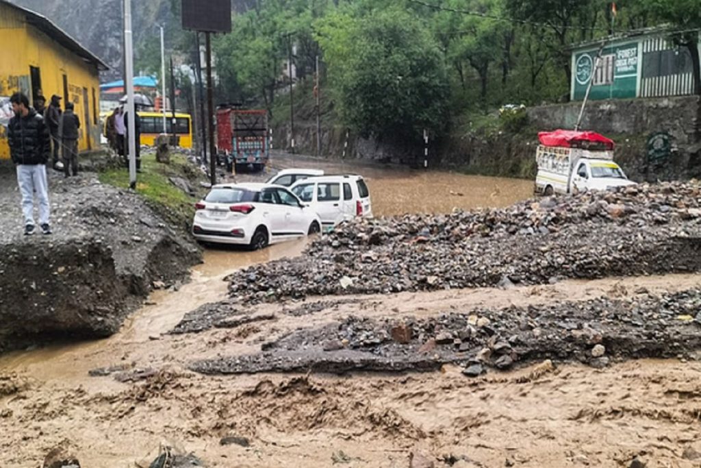 J​&K: रामबन में मूसलधार बारिश से तबाही, हाईवे बंद, तीन की मौत​!